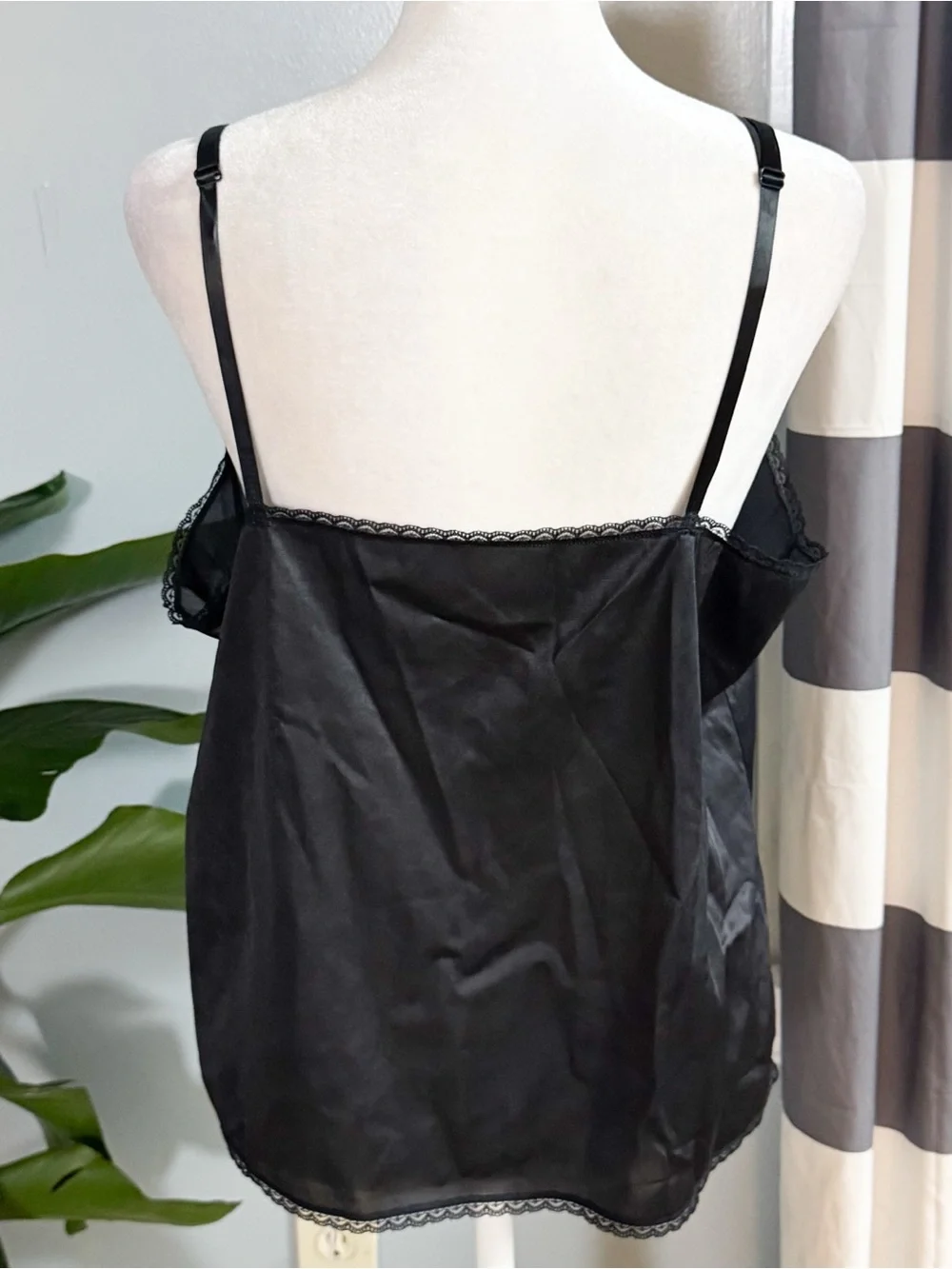 Vintage Vassarette Black Lace Camisole XL 44 Plus Size Lingerie Top - Picture 5 of 10